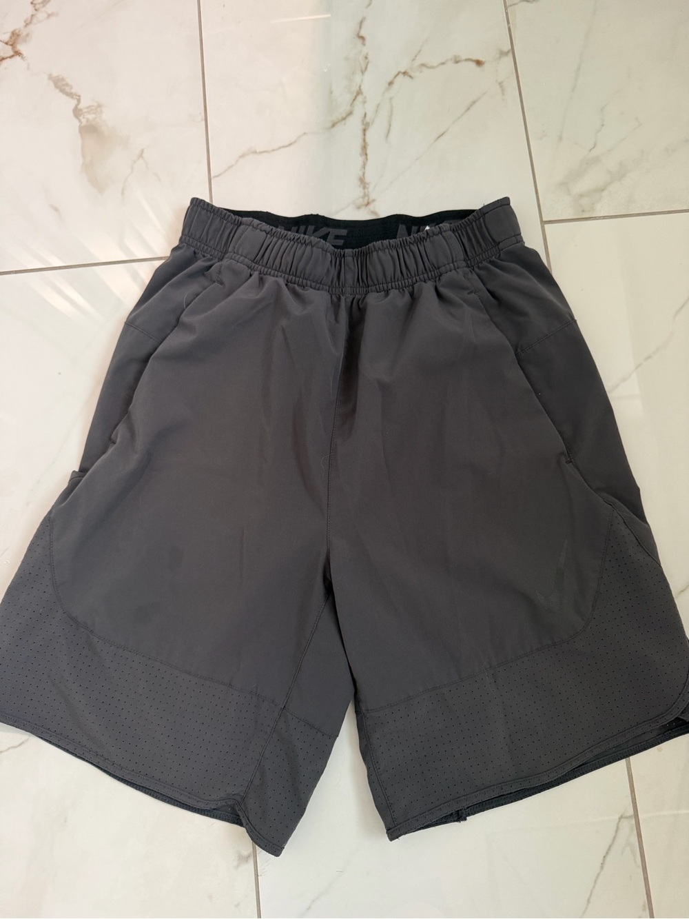 Nike Men’s Charcoal Gray Athletic Shorts Small